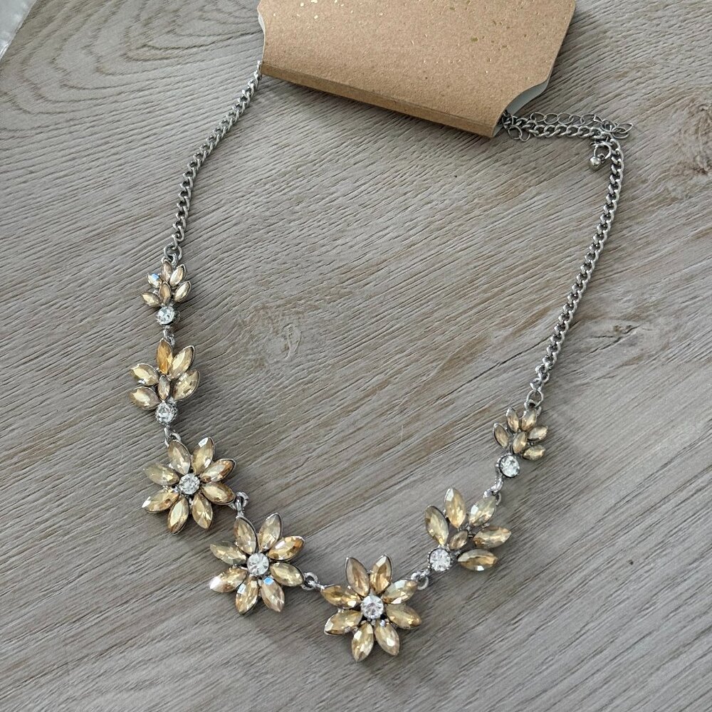 NWT Crystal and gem statement Necklace
